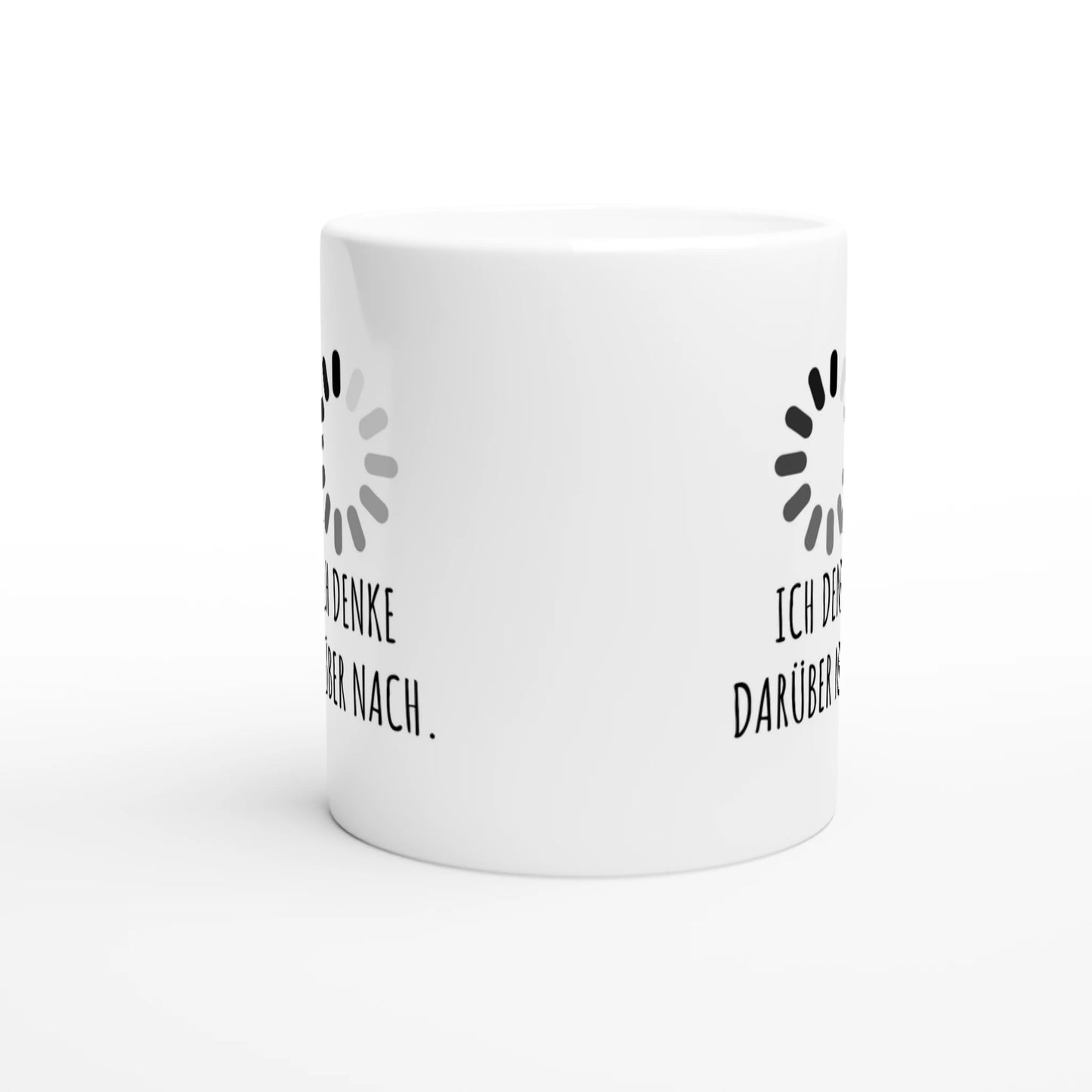 Weiße Keramiktasse mit Aufdruck "Ich denke darüber nach" – Rundumsicht der Bürotasse von Vollzeitfrust
