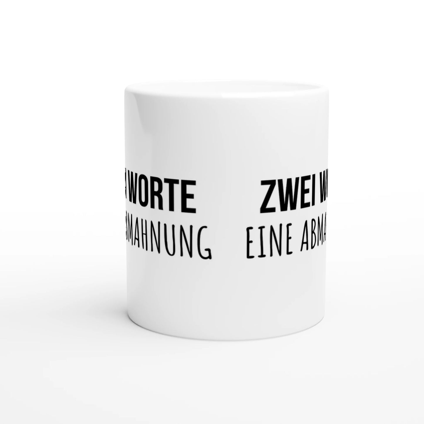 Weiße Keramiktasse mit Aufdruck "Zwei Worte" – Rundumsicht der Bürotasse von Vollzeitfrust