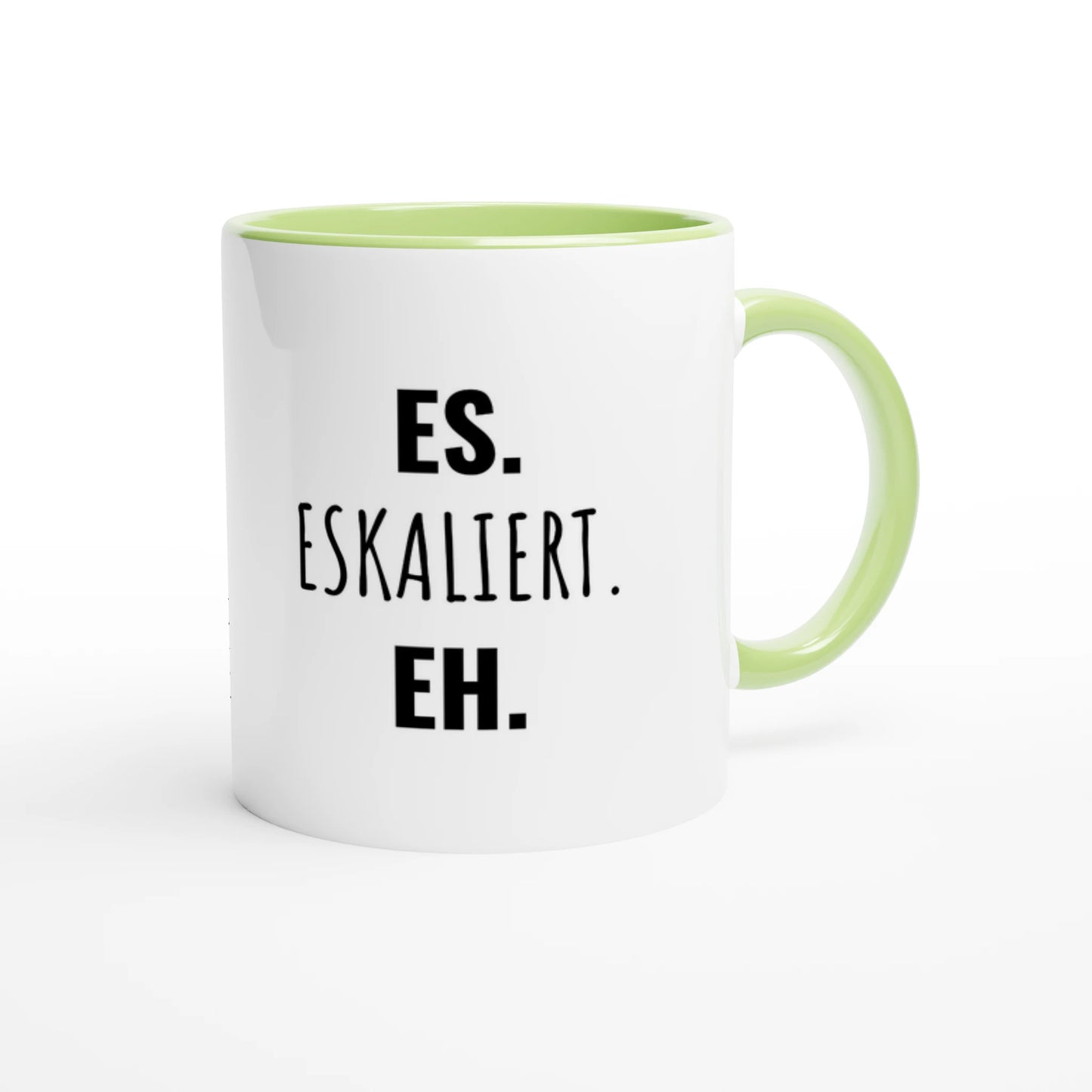 Zweifarbige Keramiktasse 325 ml mit Aufdruck "Es. Eskaliert. Eh" in Grün – Schreibtischtasse von Vollzeitfrust