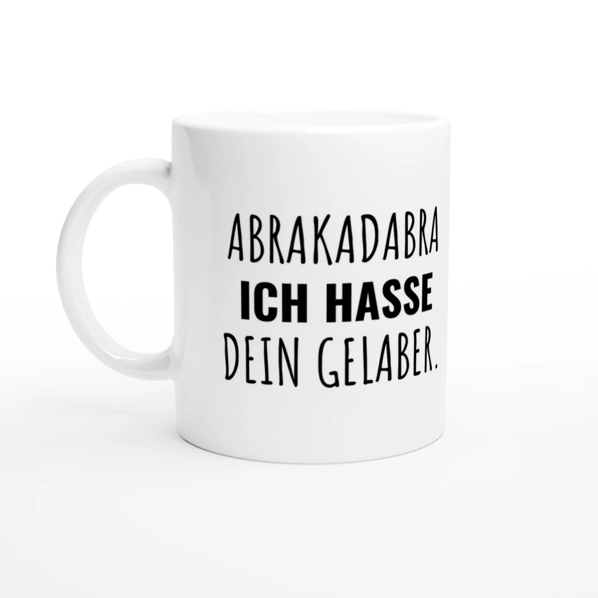 Weiße Keramiktasse 325 ml mit Aufdruck "Abrakadabra – Ich hasse dein Gelaber" – Schreibtischtasse von Vollzeitfrust, Ansicht von links
