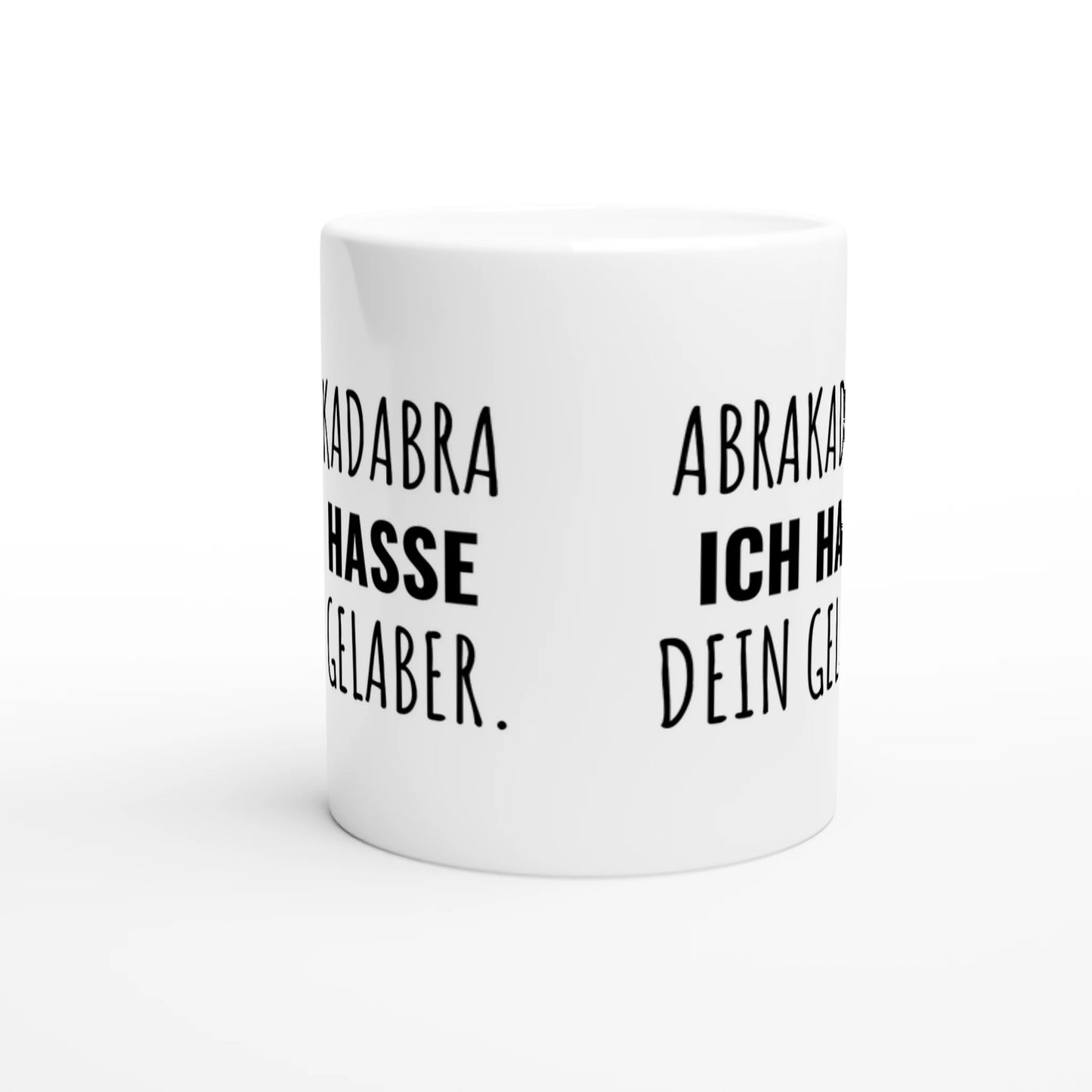 Weiße Keramiktasse mit Aufdruck "Abrakadabra – Ich hasse dein Gelaber" – Rundumsicht der Bürotasse von Vollzeitfrust
