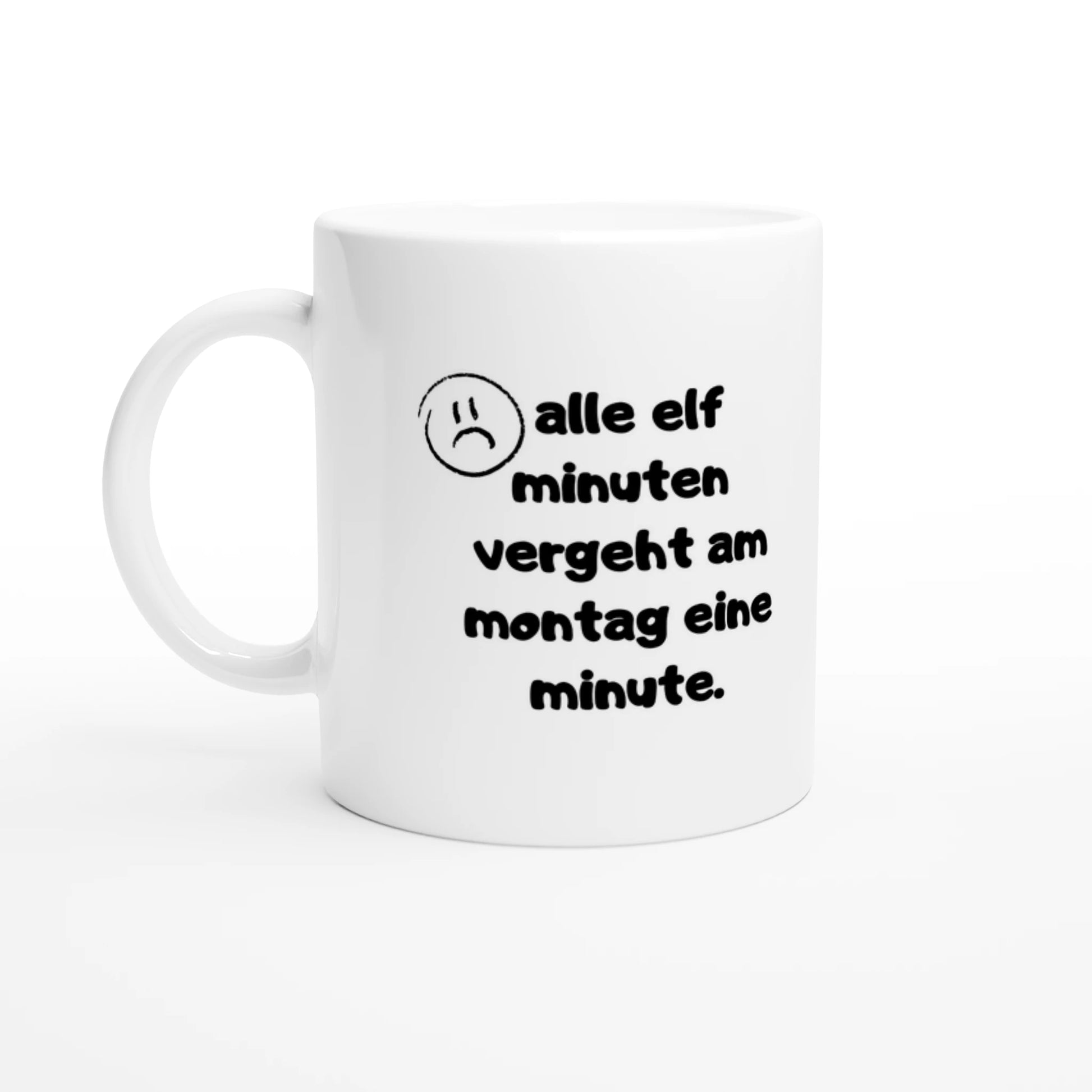Weiße Keramiktasse 325 ml mit Aufdruck "Alle elf Minuten vergeht am Montag eine Minute" – Schreibtischtasse von Vollzeitfrust, Ansicht von links