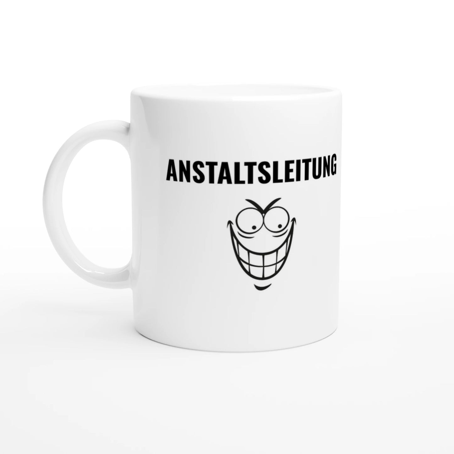 Weiße Keramiktasse 325 ml mit Aufdruck "Anstaltsleitung" – Schreibtischtasse von Vollzeitfrust, Ansicht von links
