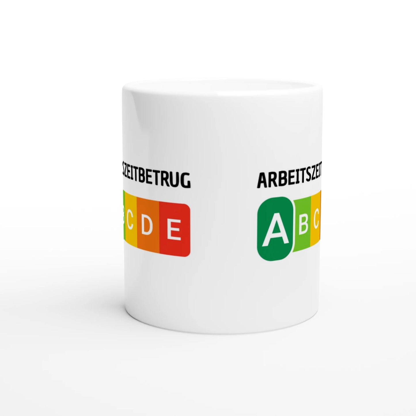 Weiße Keramiktasse mit Aufdruck "Arbeitszeitbetrug" – Rundumsicht der Bürotasse von Vollzeitfrust