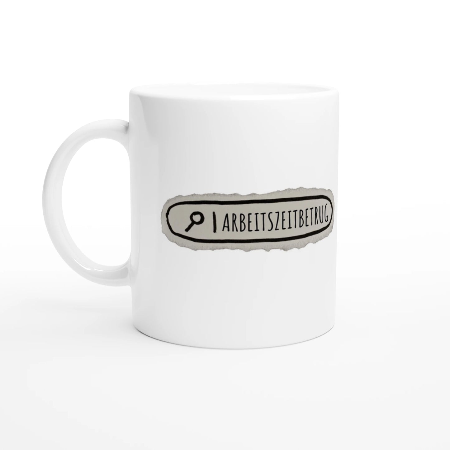Weiße Keramiktasse 325 ml mit Aufdruck "Arbeitszeitbetrug" – Schreibtischtasse von Vollzeitfrust, Ansicht von links
