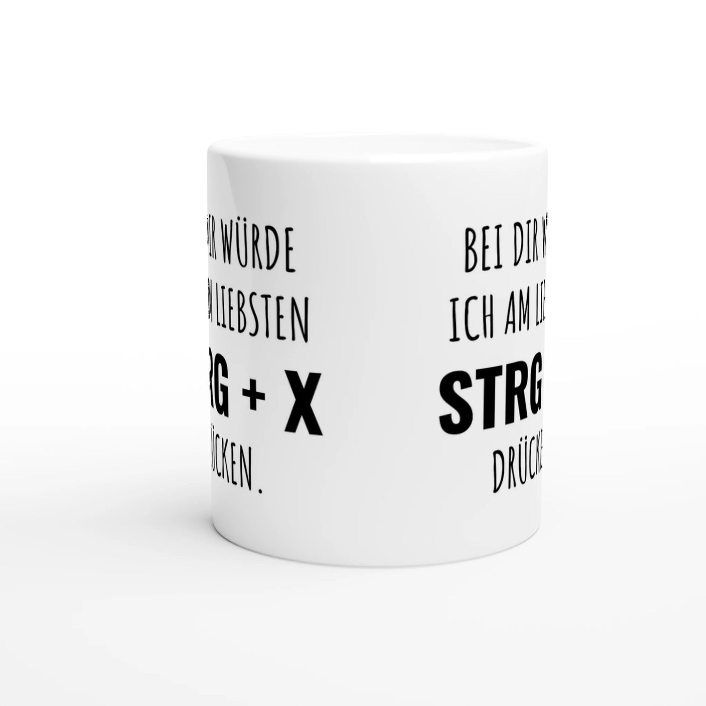 Weiße Keramiktasse mit Aufdruck "Bei dir würde ich am liebsten STRG + X drücken" – Rundumsicht der Bürotasse von Vollzeitfrust
