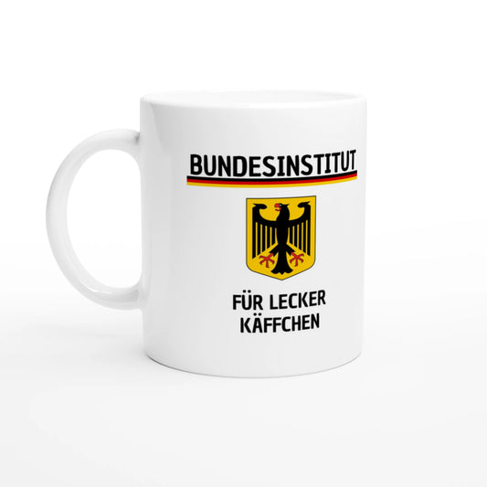 Weiße Keramiktasse 325 ml mit Aufdruck "Bundesinstitut für lecker Käffchen" – Schreibtischtasse von Vollzeitfrust, Ansicht von links