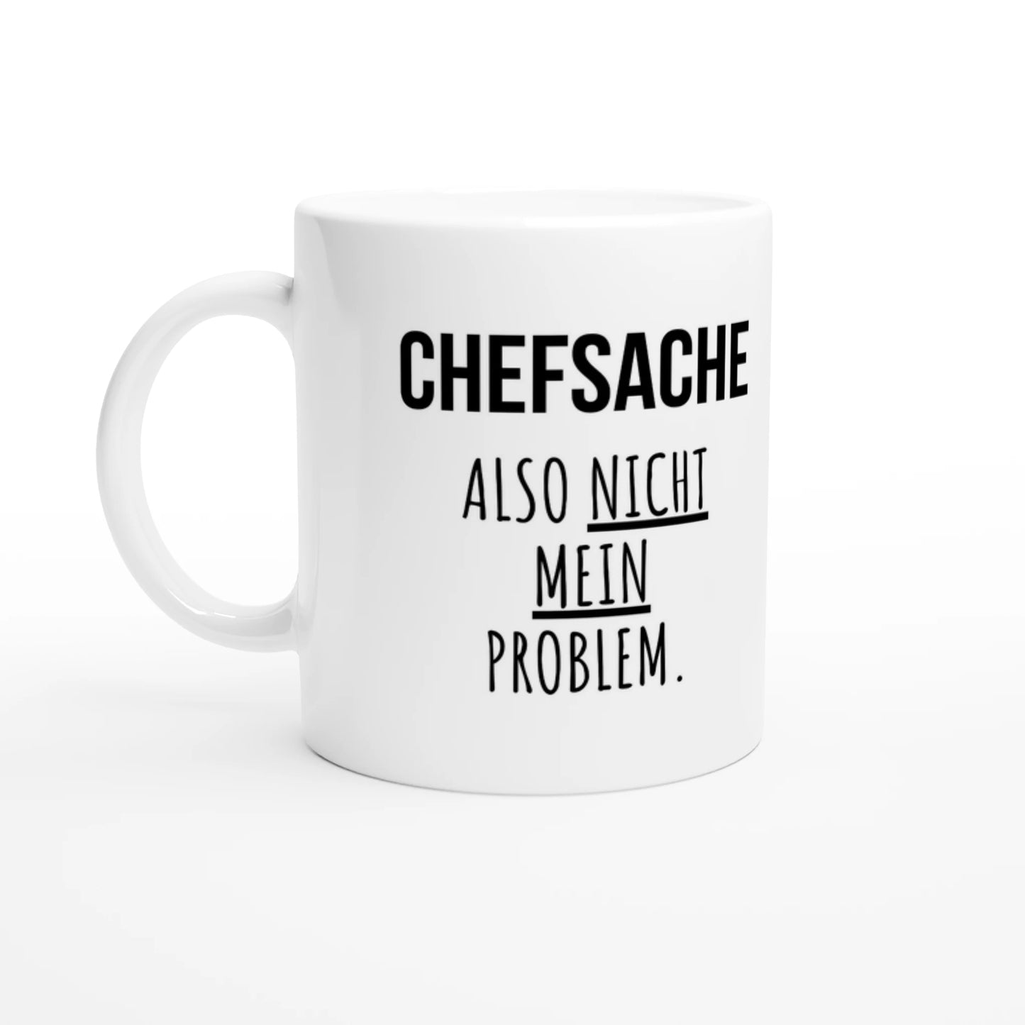 Weiße Keramiktasse 325 ml mit Aufdruck "Chefsache – Also nicht mein Problem" – Schreibtischtasse von Vollzeitfrust, Ansicht von links
