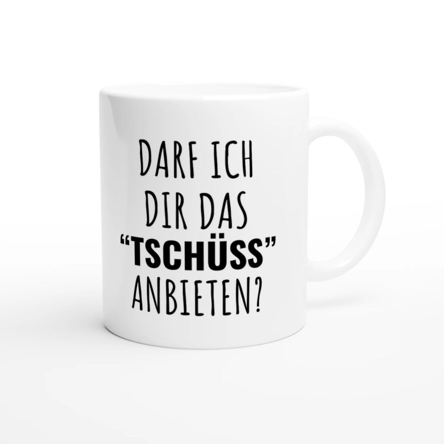 Weiße Keramiktasse 325 ml mit Aufdruck "Darf ich dir das 'Tschüss' anbieten?" – Schreibtischtasse von Vollzeitfrust, Ansicht von rechts
