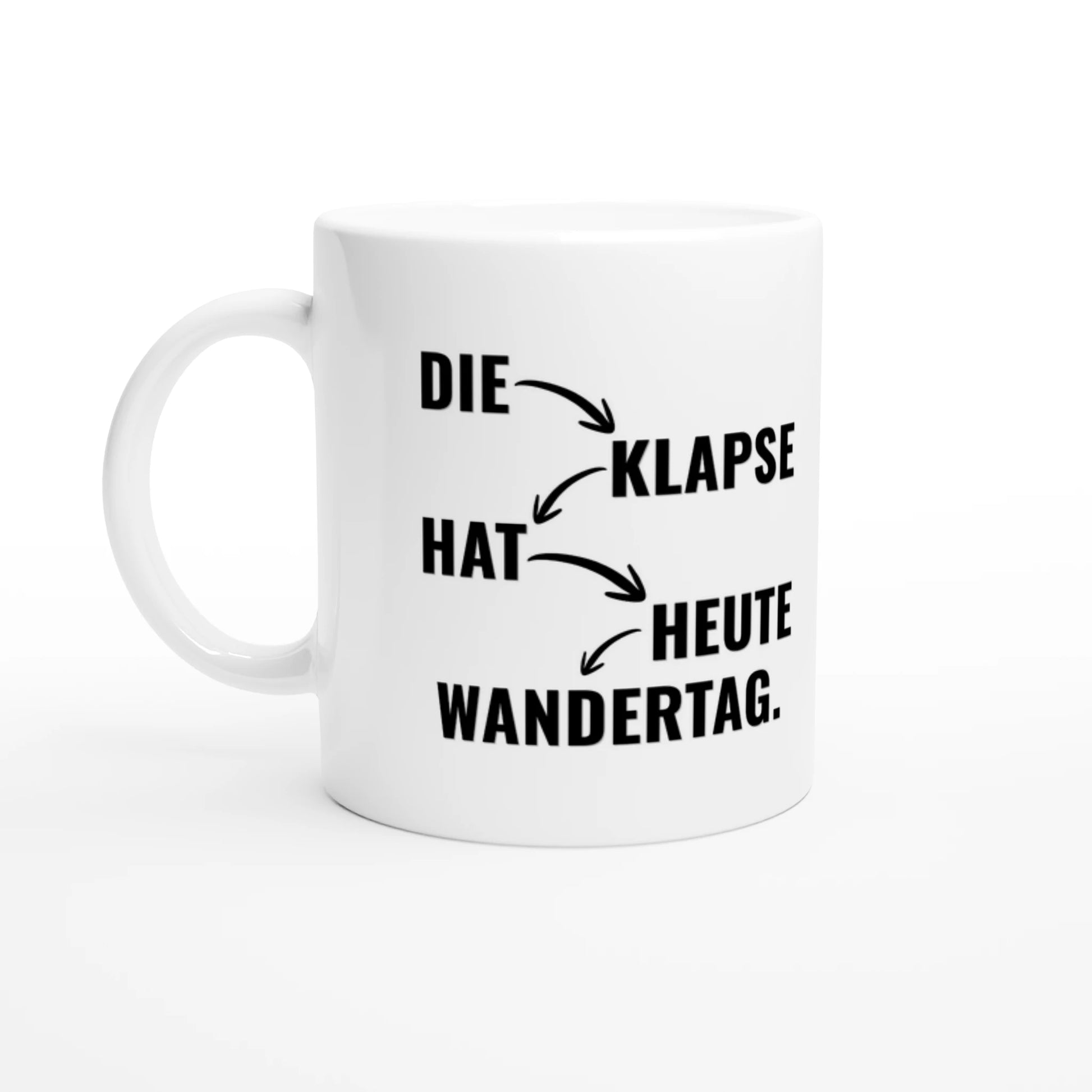 Weiße Keramiktasse 325 ml mit Aufdruck "Die Klapse hat heute Wandertag" – Schreibtischtasse von Vollzeitfrust, Ansicht von links
