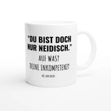 Weiße Keramiktasse 325 ml mit Aufdruck "Du bist doch nur neidisch" – Schreibtischtasse von Vollzeitfrust, Ansicht von rechts

