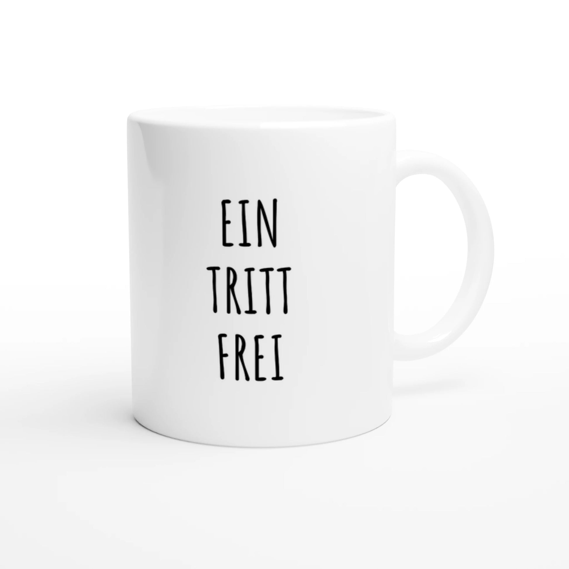 Weiße Keramiktasse 325 ml mit Aufdruck "Ein Tritt frei" – Schreibtischtasse von Vollzeitfrust, Ansicht von rechts
