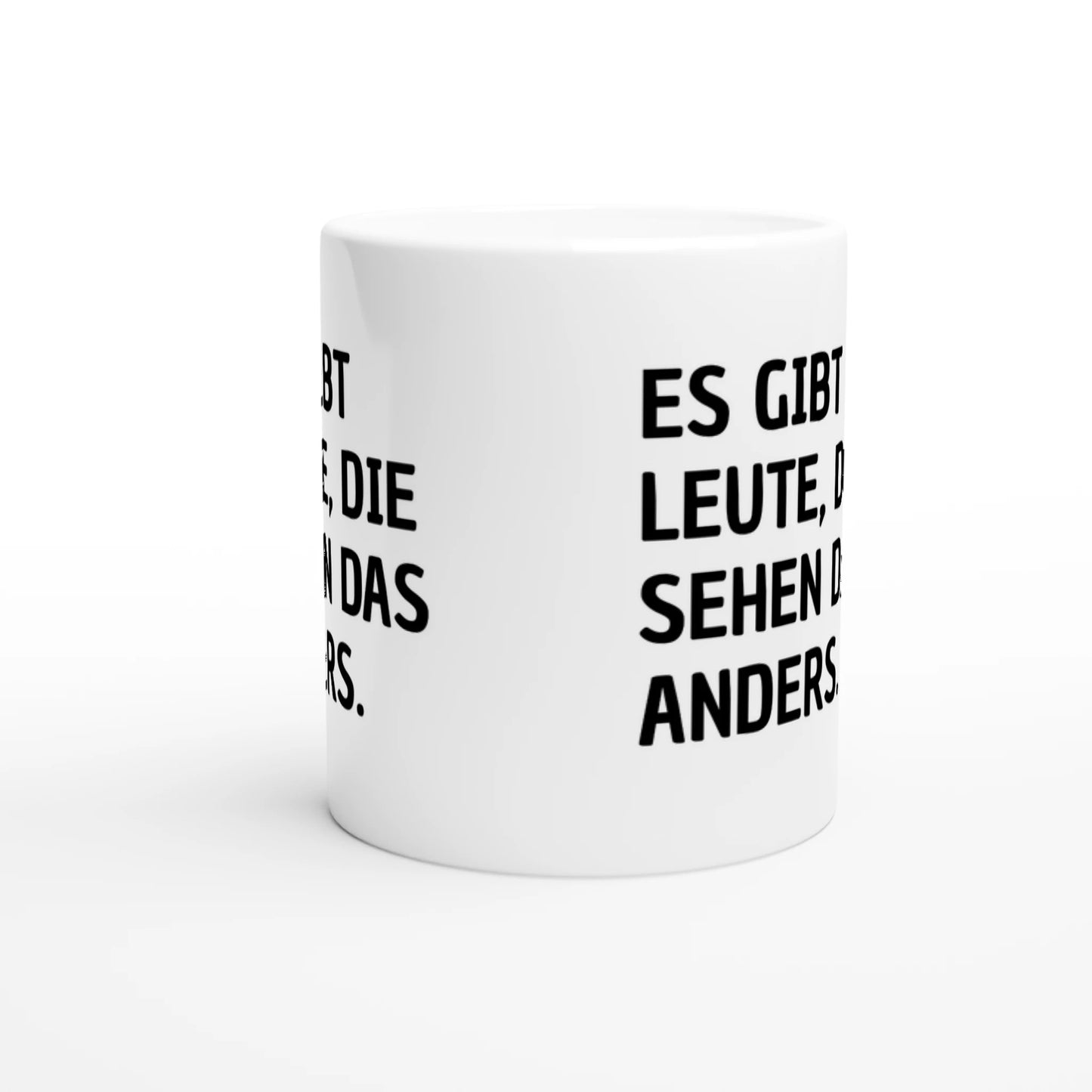 Weiße Keramiktasse mit Aufdruck "Es gibt Leute, die sehen das anders" – Rundumsicht der Bürotasse von Vollzeitfrust