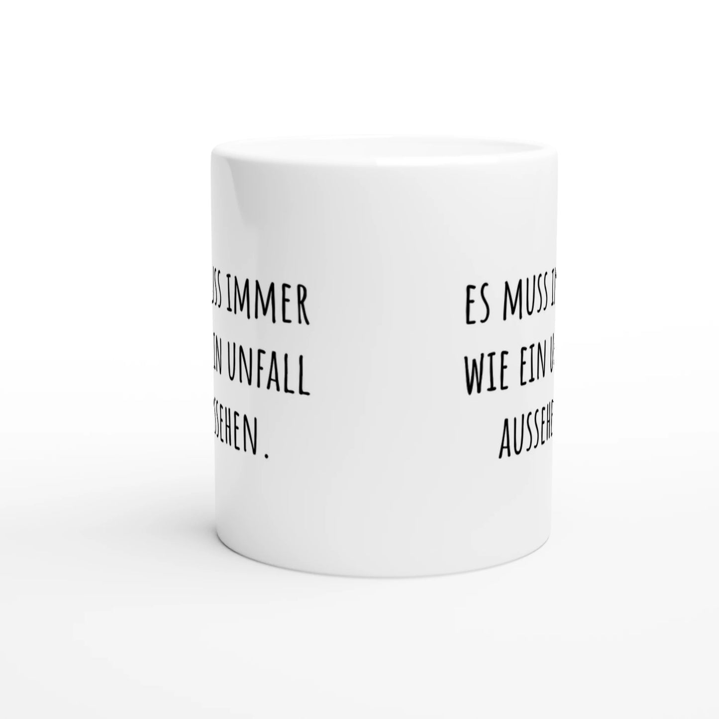 Weiße Keramiktasse mit Aufdruck "Es muss immer wie ein Unfall aussehen" – Rundumsicht der Bürotasse von Vollzeitfrust