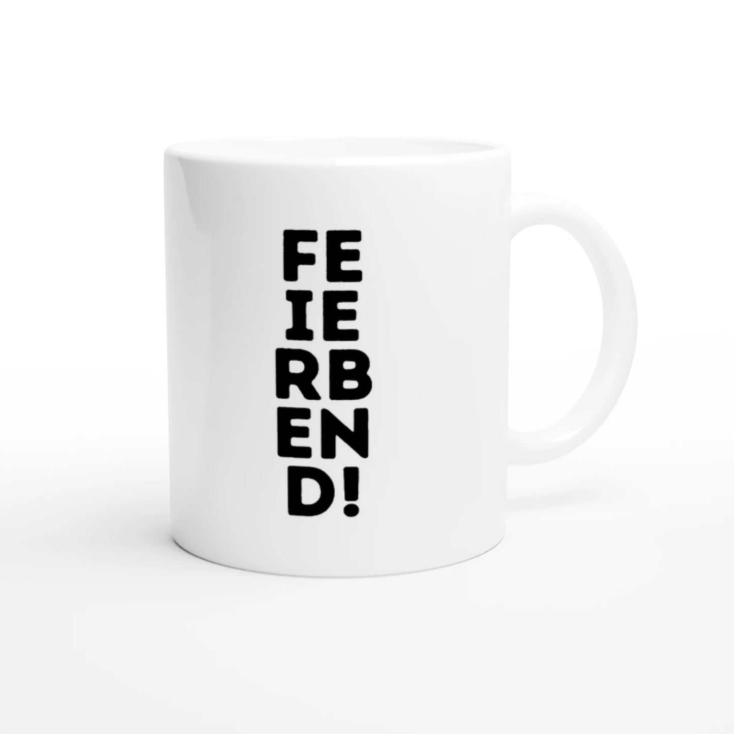 Weiße Keramiktasse 325 ml mit Aufdruck "Feierabend!" – Schreibtischtasse von Vollzeitfrust, Ansicht von rechts