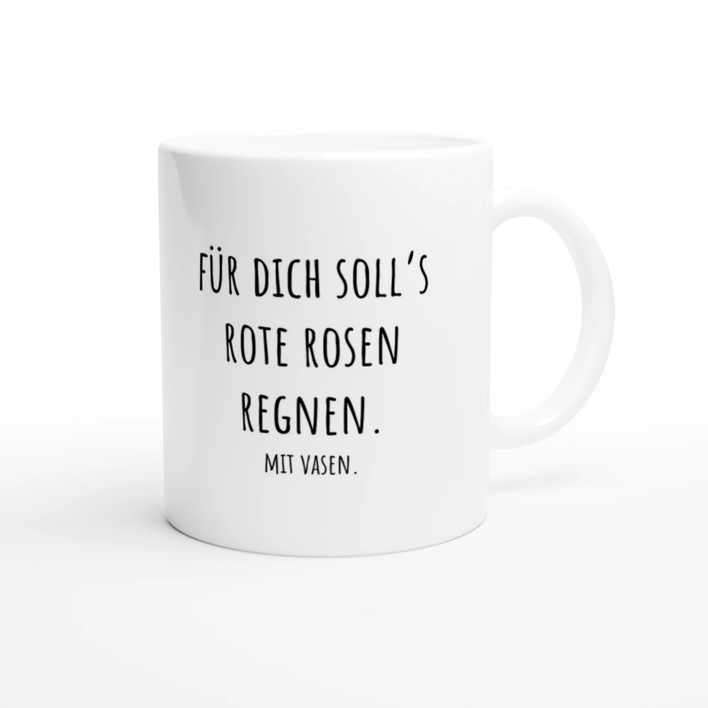 Weiße Keramiktasse 325 ml mit Aufdruck "Für dich soll's rote Rosen regnen. Mit Vasen" – Schreibtischtasse von Vollzeitfrust, Ansicht von rechts
