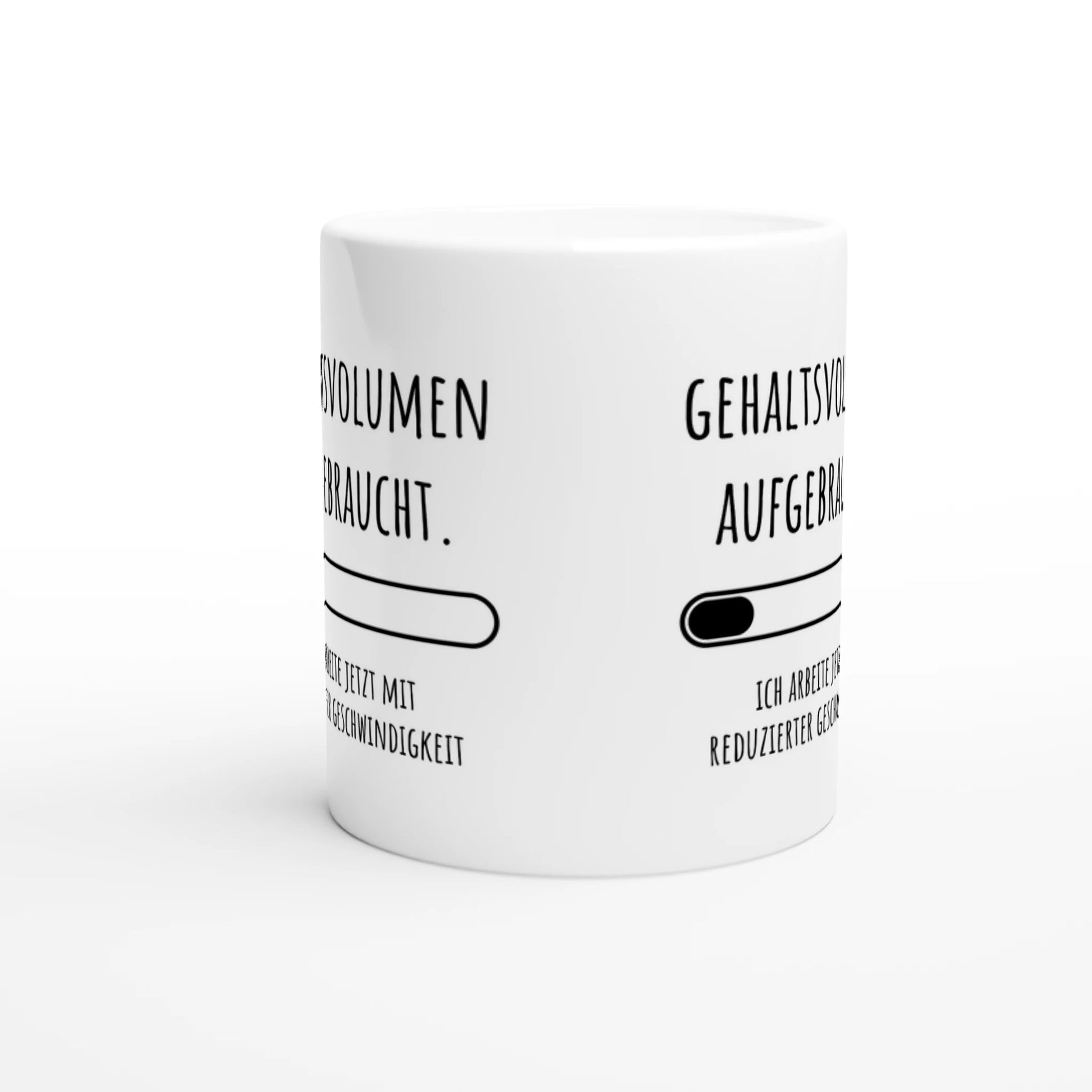 Weiße Keramiktasse mit Aufdruck "Gehaltsvolumen aufgebraucht. Reduzierte Geschwindigkeit" – Rundumsicht der Bürotasse von Vollzeitfrust