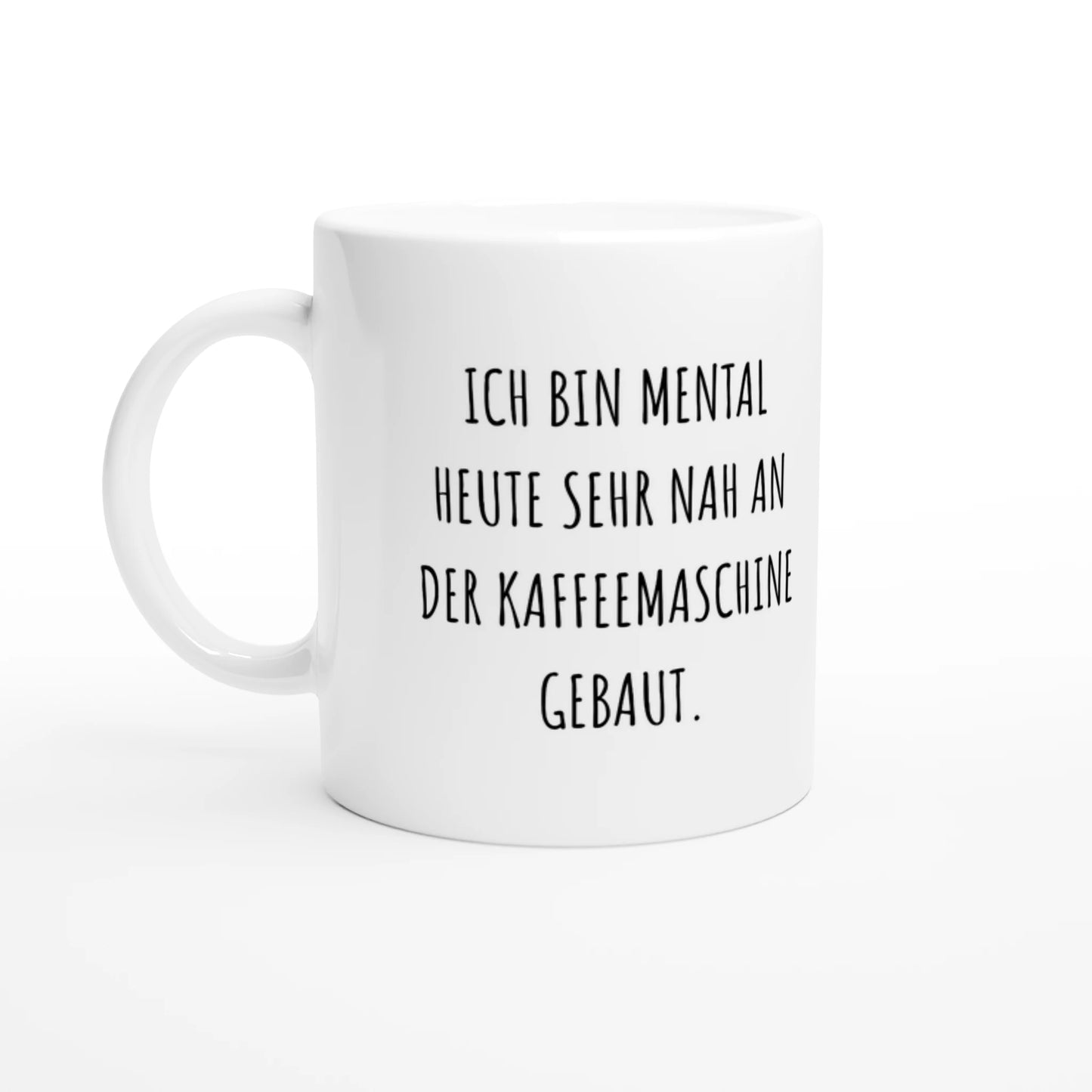 Weiße Keramiktasse 325 ml mit Aufdruck "Ich bin mental heute sehr nah an der Kaffeemaschine gebaut" – Schreibtischtasse von Vollzeitfrust, Ansicht von links
