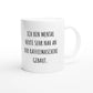 Weiße Keramiktasse 325 ml mit Aufdruck "Ich bin mental heute sehr nah an der Kaffeemaschine gebaut" – Schreibtischtasse von Vollzeitfrust, Ansicht von rechts

