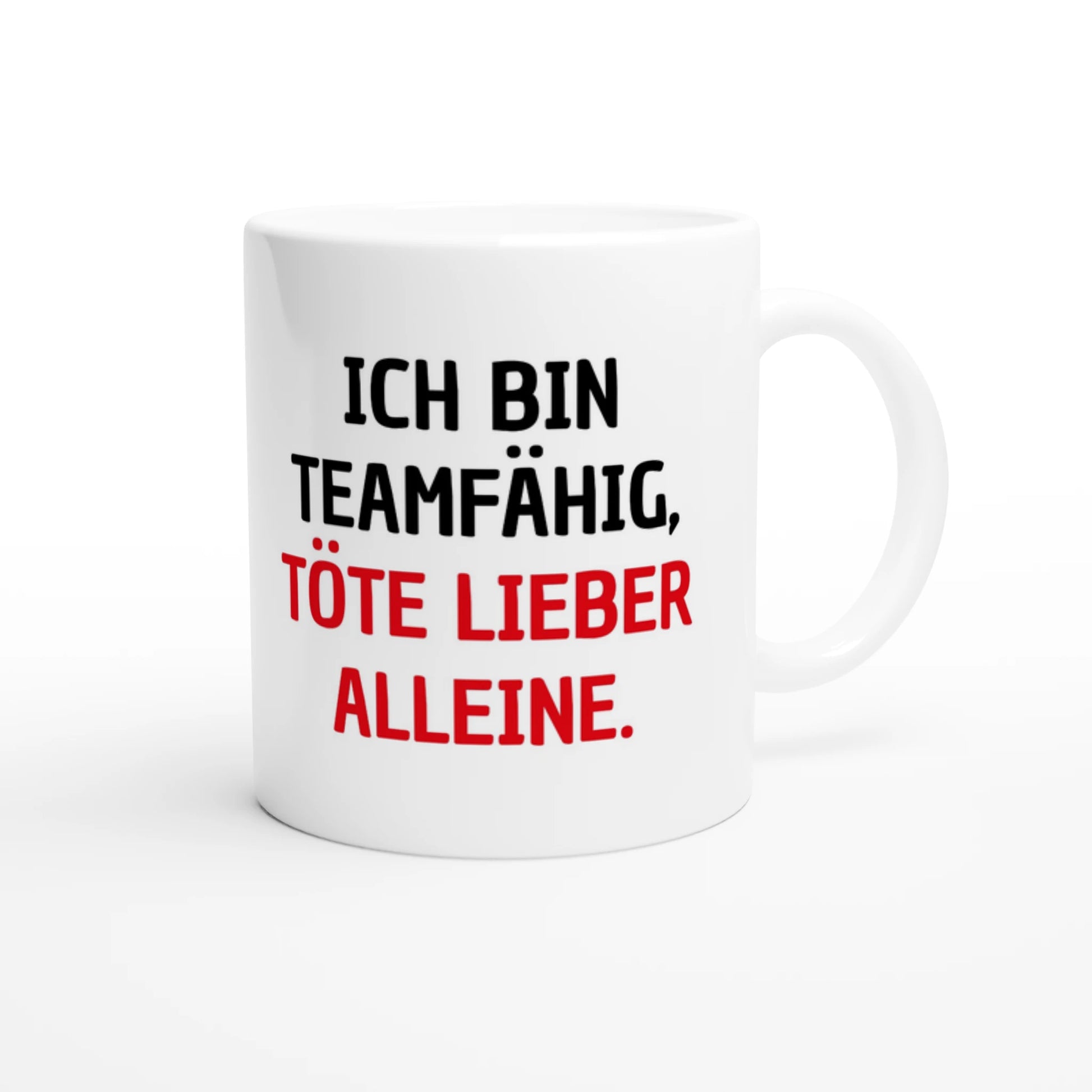 Weiße Keramiktasse 325 ml mit Aufdruck "Ich bin teamfähig, töte lieber alleine" – Schreibtischtasse von Vollzeitfrust, Ansicht von rechts