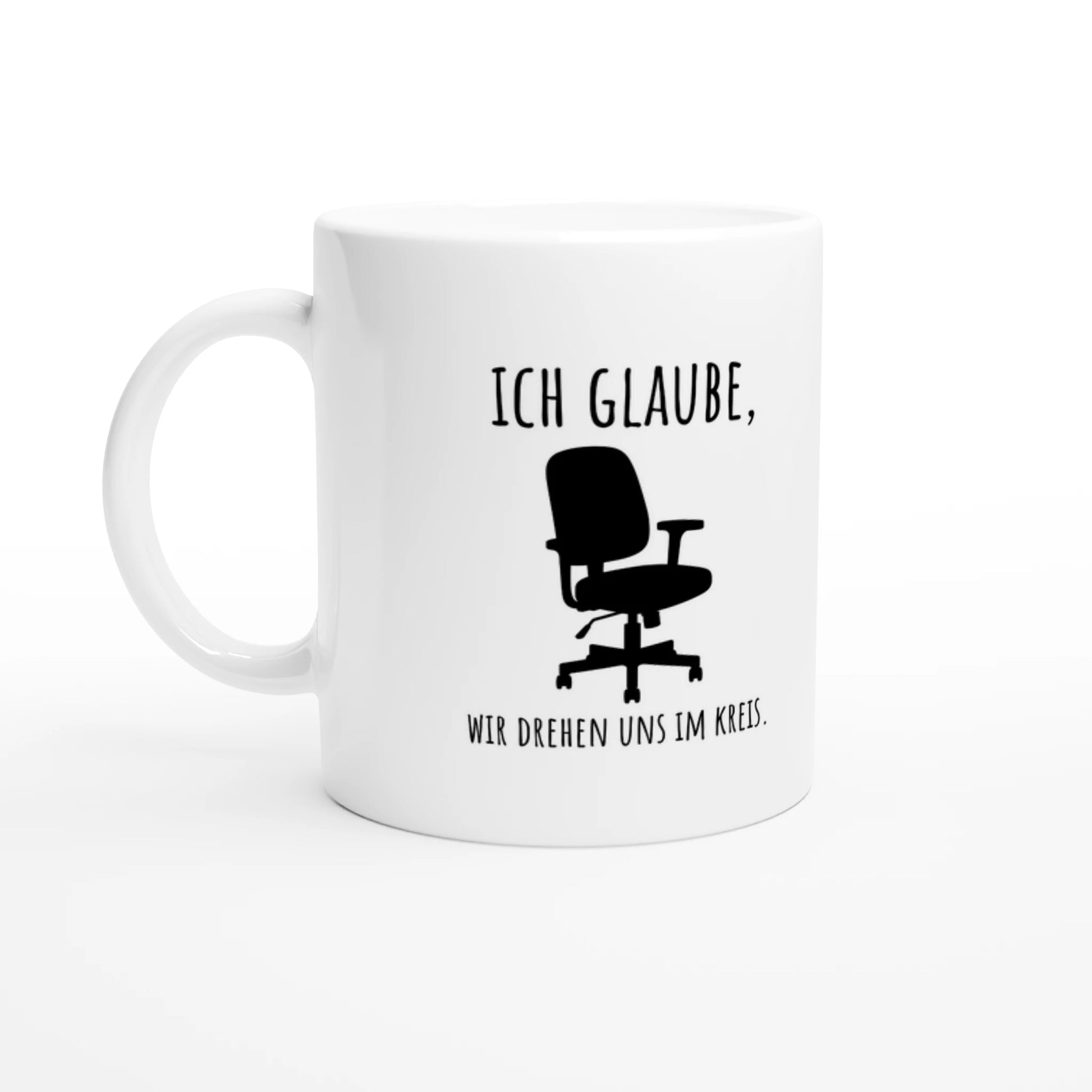 Weiße Keramiktasse 325 ml mit Aufdruck "Ich glaube, wir drehen uns im Kreis" – Schreibtischtasse von Vollzeitfrust, Ansicht von links