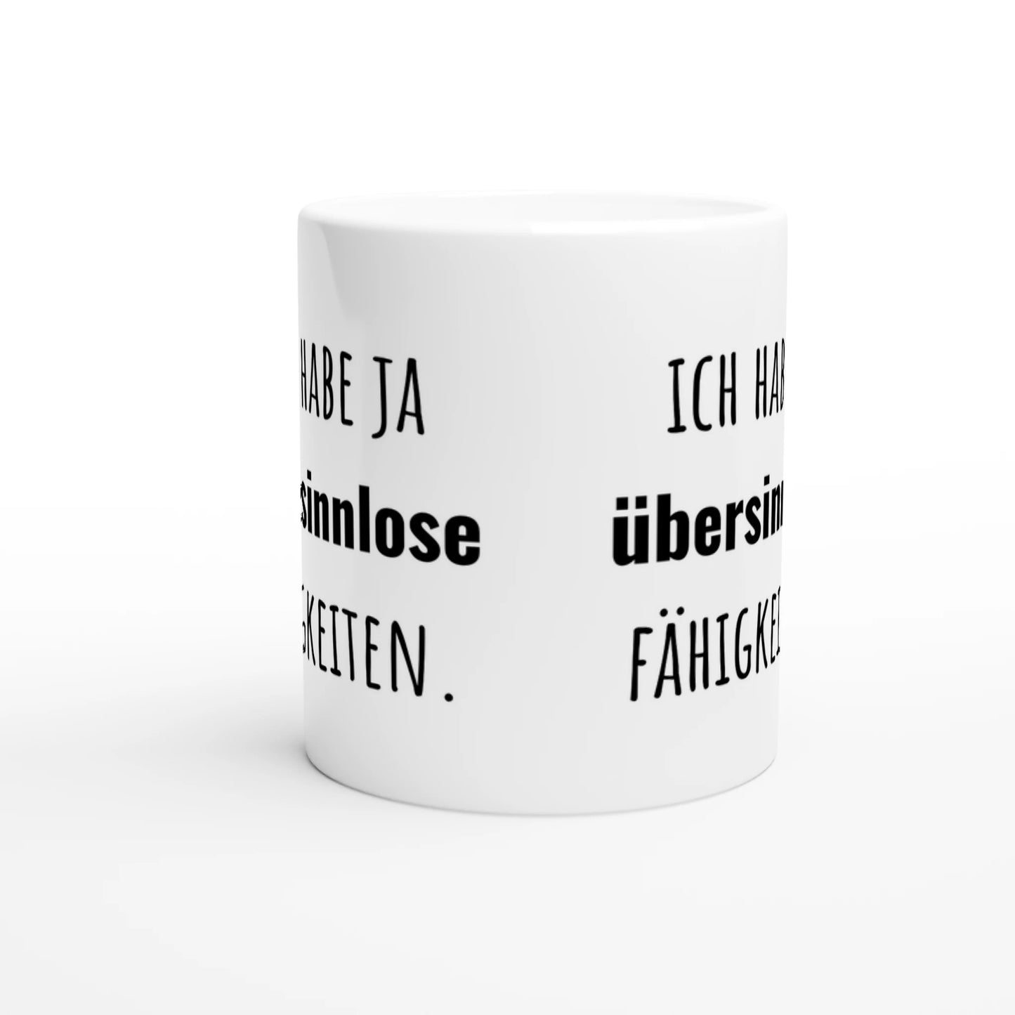Weiße Keramiktasse mit Aufdruck "Ich habe ja übersinnlose Fähigkeiten" – Rundumsicht der Bürotasse von Vollzeitfrust
