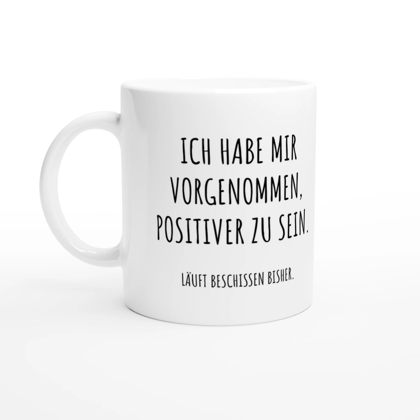 Weiße Keramiktasse 325 ml mit Aufdruck "Ich habe mir vorgenommen, positiver zu sein. Läuft beschissen bisher" – Schreibtischtasse von Vollzeitfrust, Ansicht von links