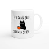 Weiße Keramiktasse 325 ml mit Aufdruck "Ich kann eure Stimmen sehen" – Schreibtischtasse von Vollzeitfrust, Ansicht von rechts
