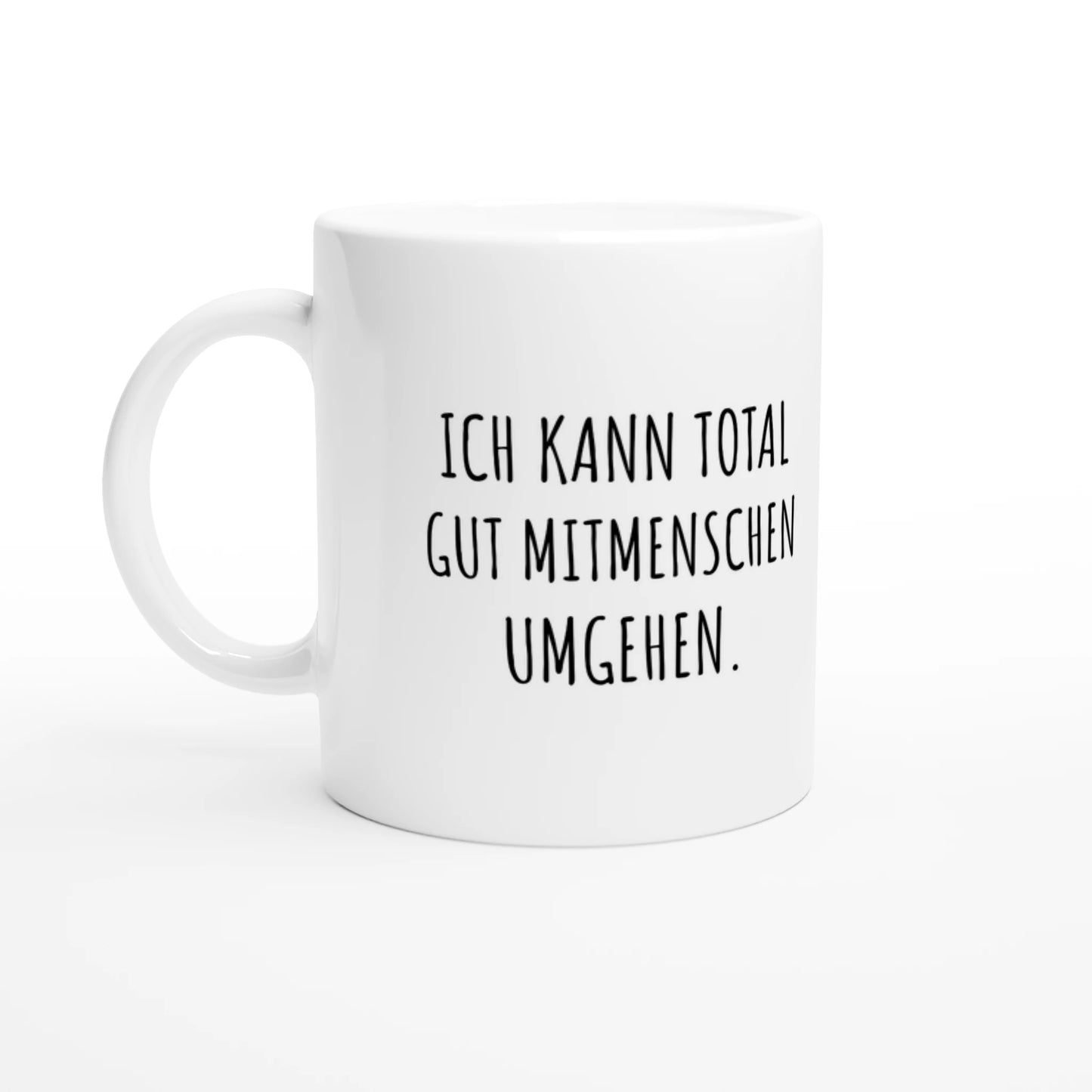Weiße Keramiktasse 325 ml mit Aufdruck "Ich kann total gut mitmenschen umgehen" – Schreibtischtasse von Vollzeitfrust, Ansicht von links