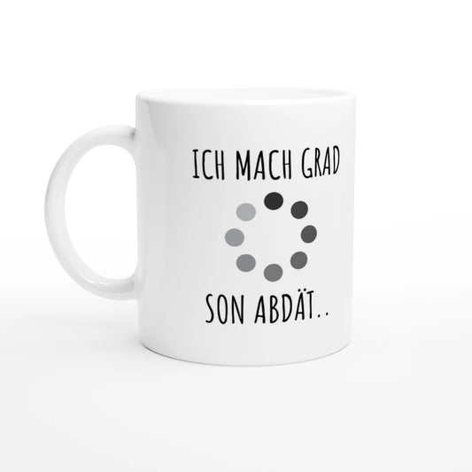 Weiße Keramiktasse 325 ml mit Aufdruck "Ich mach grad son Abdät" – Schreibtischtasse von Vollzeitfrust, Ansicht von links
