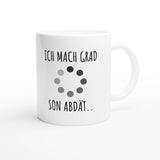 Weiße Keramiktasse 325 ml mit Aufdruck "Ich mach grad son Abdät" – Schreibtischtasse von Vollzeitfrust, Ansicht von rechts
