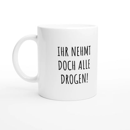 Weiße Keramiktasse 325 ml mit Aufdruck "Ihr nehmt doch alle Drogen!" – Schreibtischtasse von Vollzeitfrust, Ansicht von links

