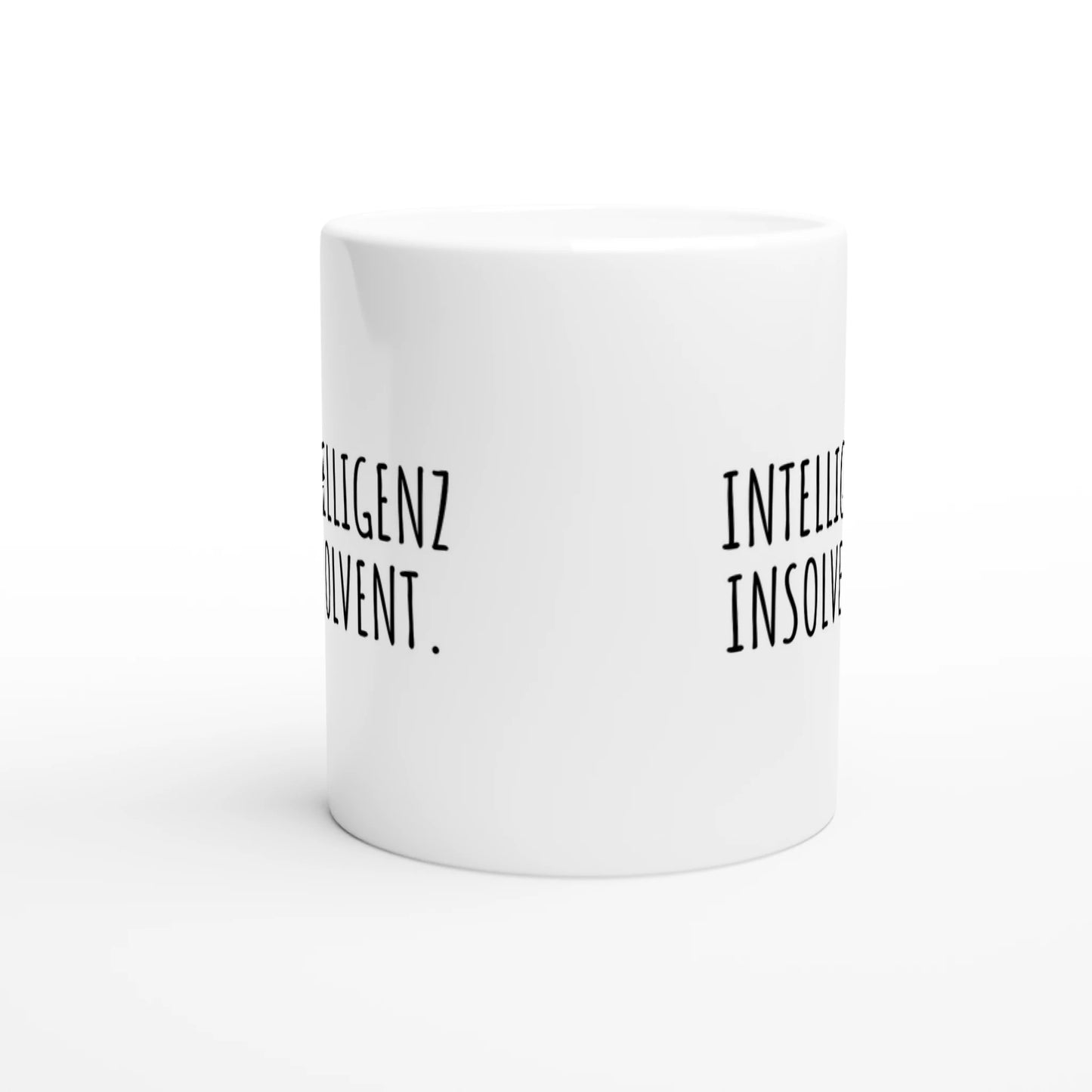 Weiße Keramiktasse mit Aufdruck "Intelligenz insolvent" – Rundumsicht der Bürotasse von Vollzeitfrust
