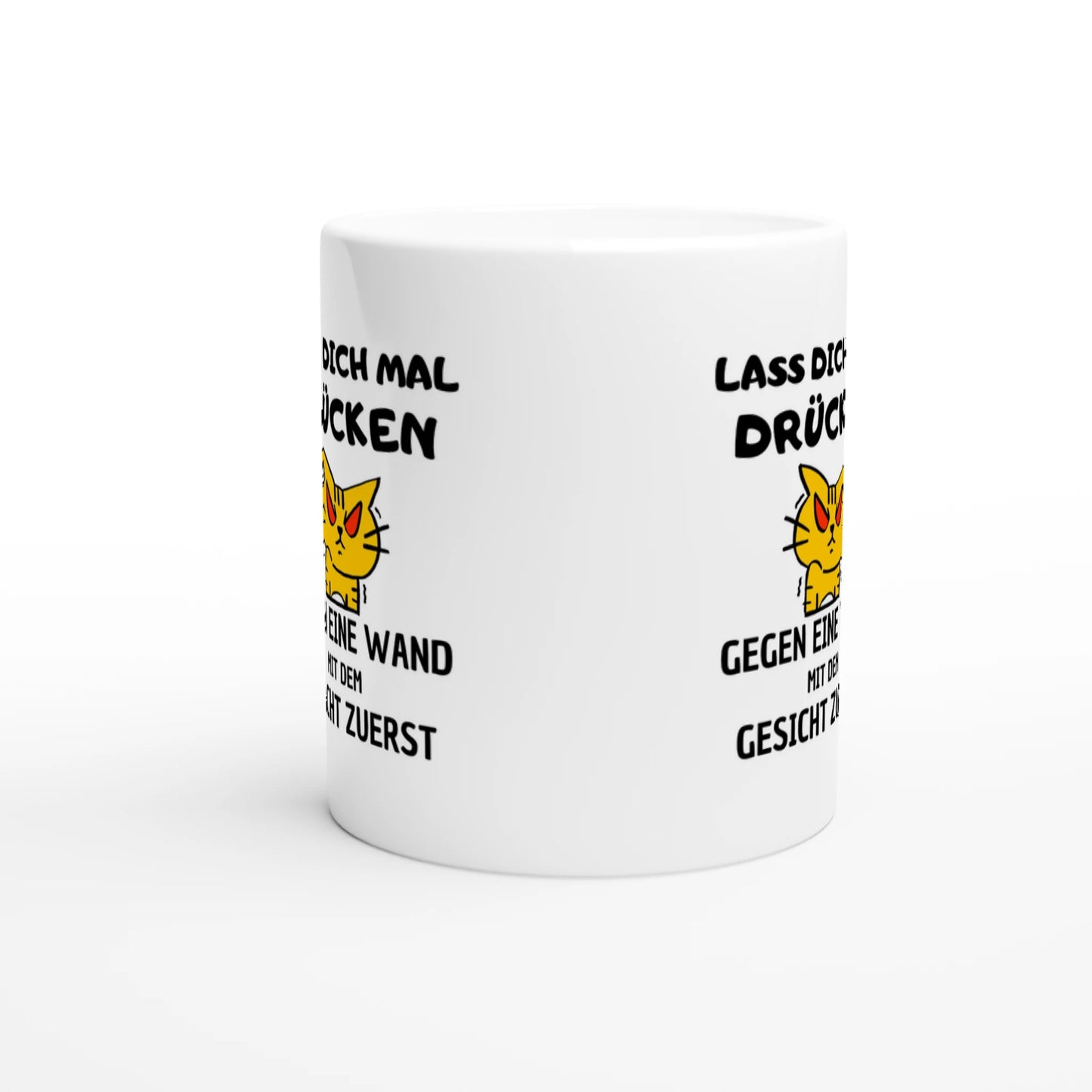 Weiße Keramiktasse mit Aufdruck "Lass dich mal drücken. Gegen eine Wand" – Rundumsicht der Bürotasse von Vollzeitfrust