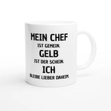Weiße Keramiktasse 325 ml mit Aufdruck "Mein Chef ist gemein. Gelb ist der Schein. Ich bleibe lieber daheim" – Schreibtischtasse von Vollzeitfrust, Ansicht von rechts