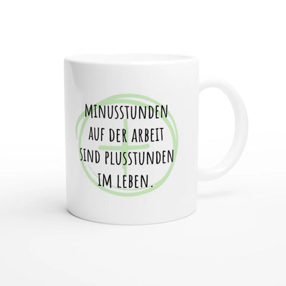 Weiße Keramiktasse 325 ml mit Aufdruck "Minusstunden auf der Arbeit sind Plusstunden im Leben" – Schreibtischtasse von Vollzeitfrust, Ansicht von rechts