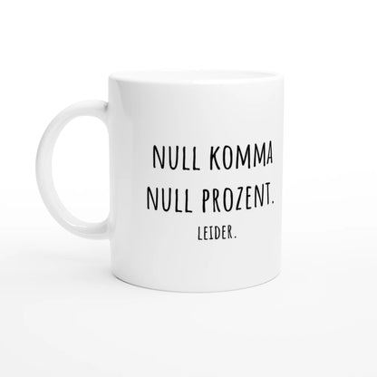 Weiße Keramiktasse 325 ml mit Aufdruck "Null Komma Null Prozent" – Schreibtischtasse von Vollzeitfrust, Ansicht von links
