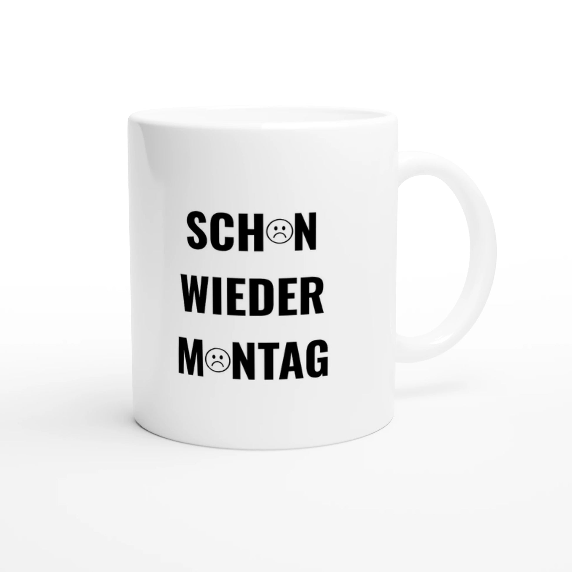 Weiße Keramiktasse 325 ml mit Aufdruck "Sch😟n wieder M😟ntag" – Schreibtischtasse von Vollzeitfrust, Ansicht von rechts
