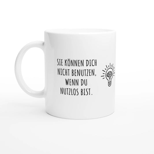 Weiße Keramiktasse 325 ml mit Aufdruck "Sie können dich nicht benutzen, wenn du nutzlos bist" – Schreibtischtasse von Vollzeitfrust, Ansicht von links
