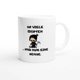 Weiße Keramiktasse 325 ml mit Aufdruck "So viele Idioten... und nur eine Sense" – Schreibtischtasse von Vollzeitfrust, Ansicht von rechts
