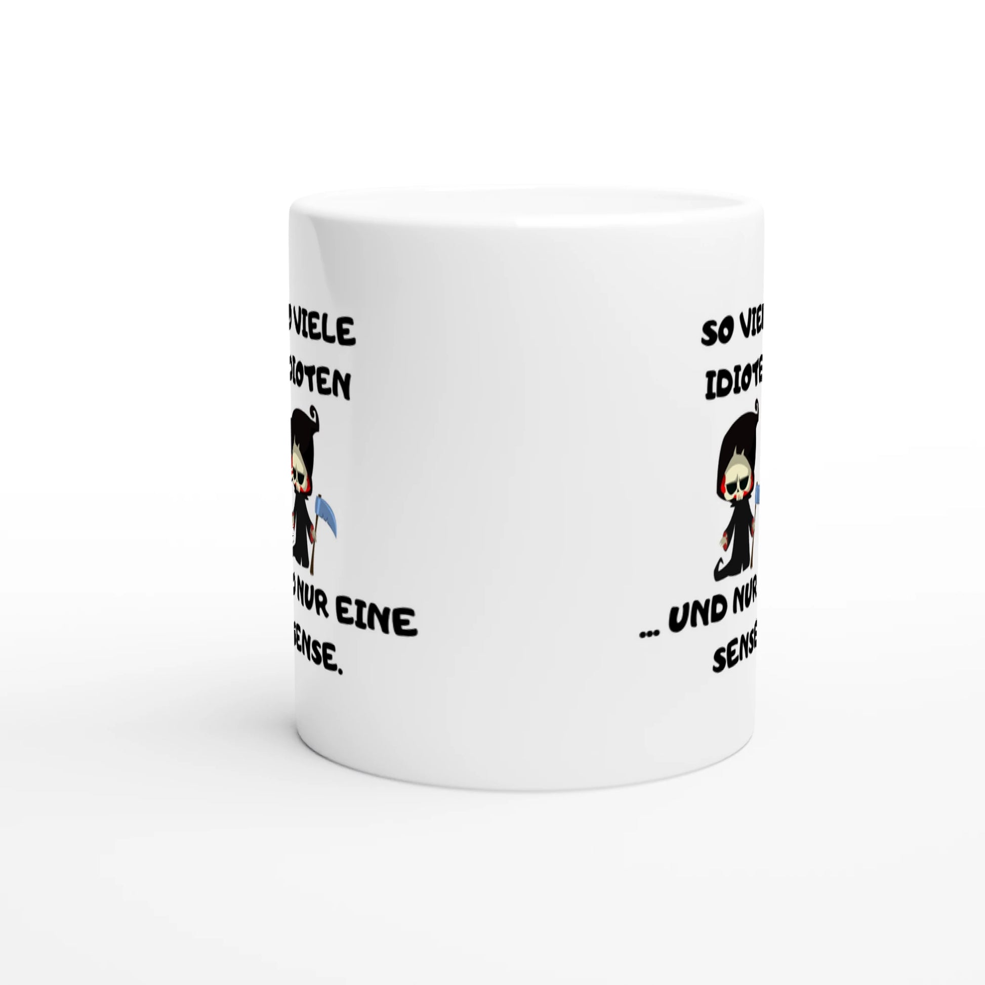 Weiße Keramiktasse mit Aufdruck "So viele Idioten... und nur eine Sense" – Rundumsicht der Bürotasse von Vollzeitfrust