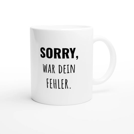 Weiße Keramiktasse 325 ml mit Aufdruck "Sorry, war dein Fehler" – Schreibtischtasse von Vollzeitfrust, Ansicht von rechts
