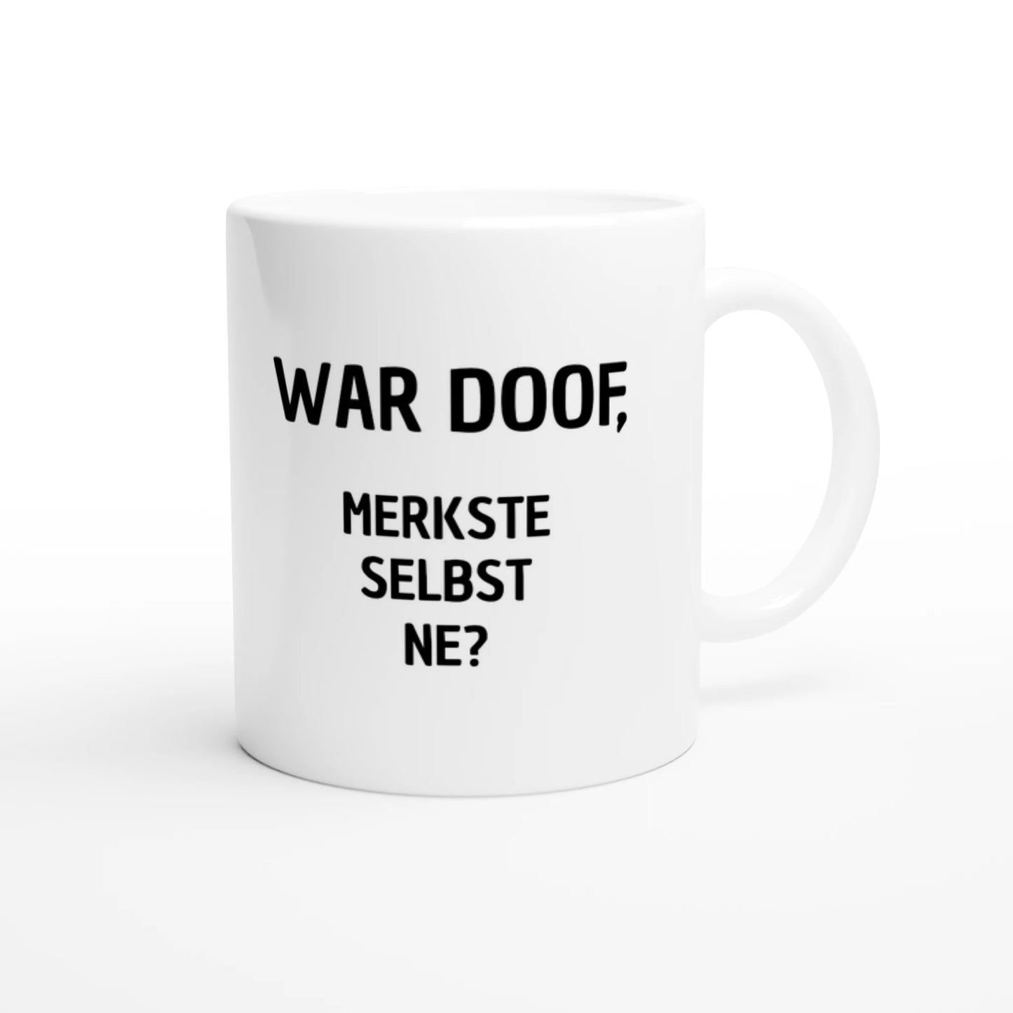 Weiße Keramiktasse 325 ml mit Aufdruck "War doof, merkste selbst, ne?" – Schreibtischtasse von Vollzeitfrust, Ansicht von rechts