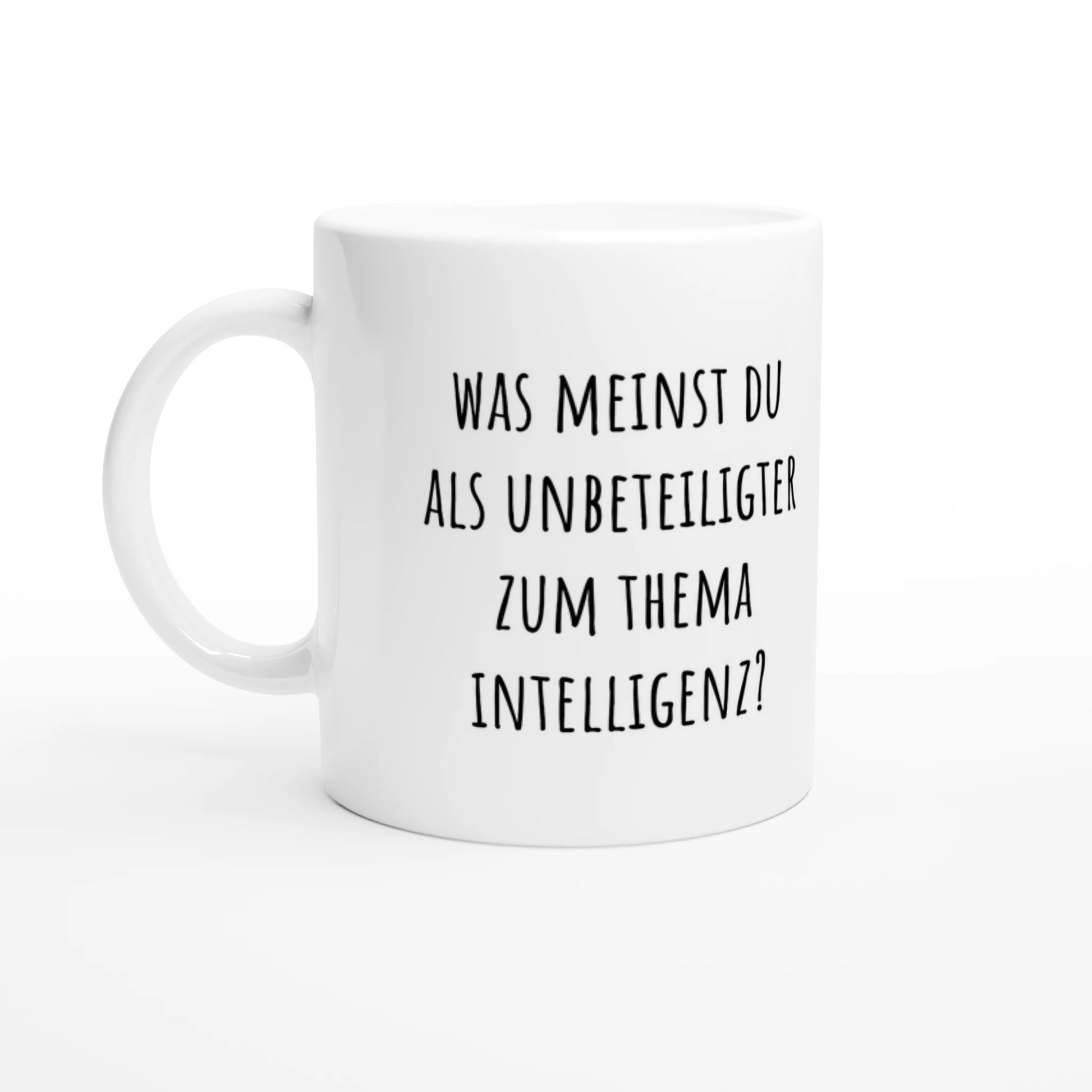 Weiße Keramiktasse 325 ml mit Aufdruck "Was meinst du als Unbeteiligter zum Thema Intelligenz?" – Schreibtischtasse von Vollzeitfrust, Ansicht von links