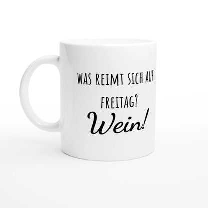 Weiße Keramiktasse 325 ml mit Aufdruck "Was reimt sich auf Freitag? Wein!" – Schreibtischtasse von Vollzeitfrust, Ansicht von links