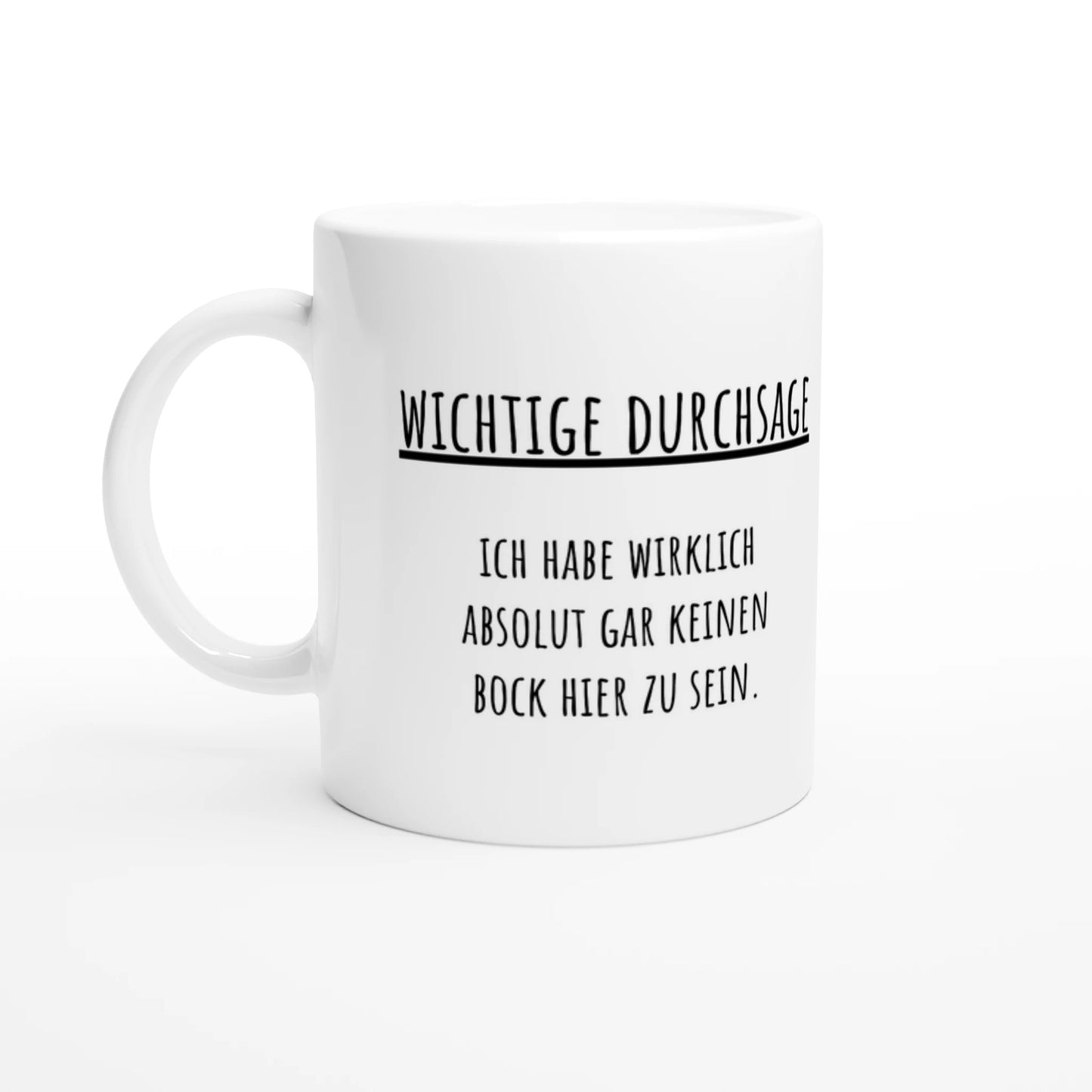 Weiße Keramiktasse 325 ml mit Aufdruck "Wichtige Durchsage: Ich habe keinen Bock hier zu sein" – Schreibtischtasse von Vollzeitfrust, Ansicht von links