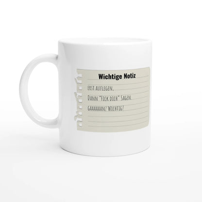Weiße Keramiktasse 325 ml mit Aufdruck "Wichtige Notiz: Erst auflegen, dann 'Fick dich' sagen" – Schreibtischtasse von Vollzeitfrust, Ansicht von links
