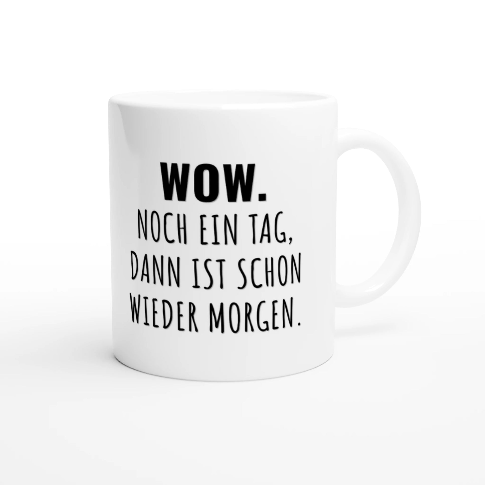 Weiße Keramiktasse 325 ml mit Aufdruck "Wow" – Schreibtischtasse von Vollzeitfrust, Ansicht von rechts
