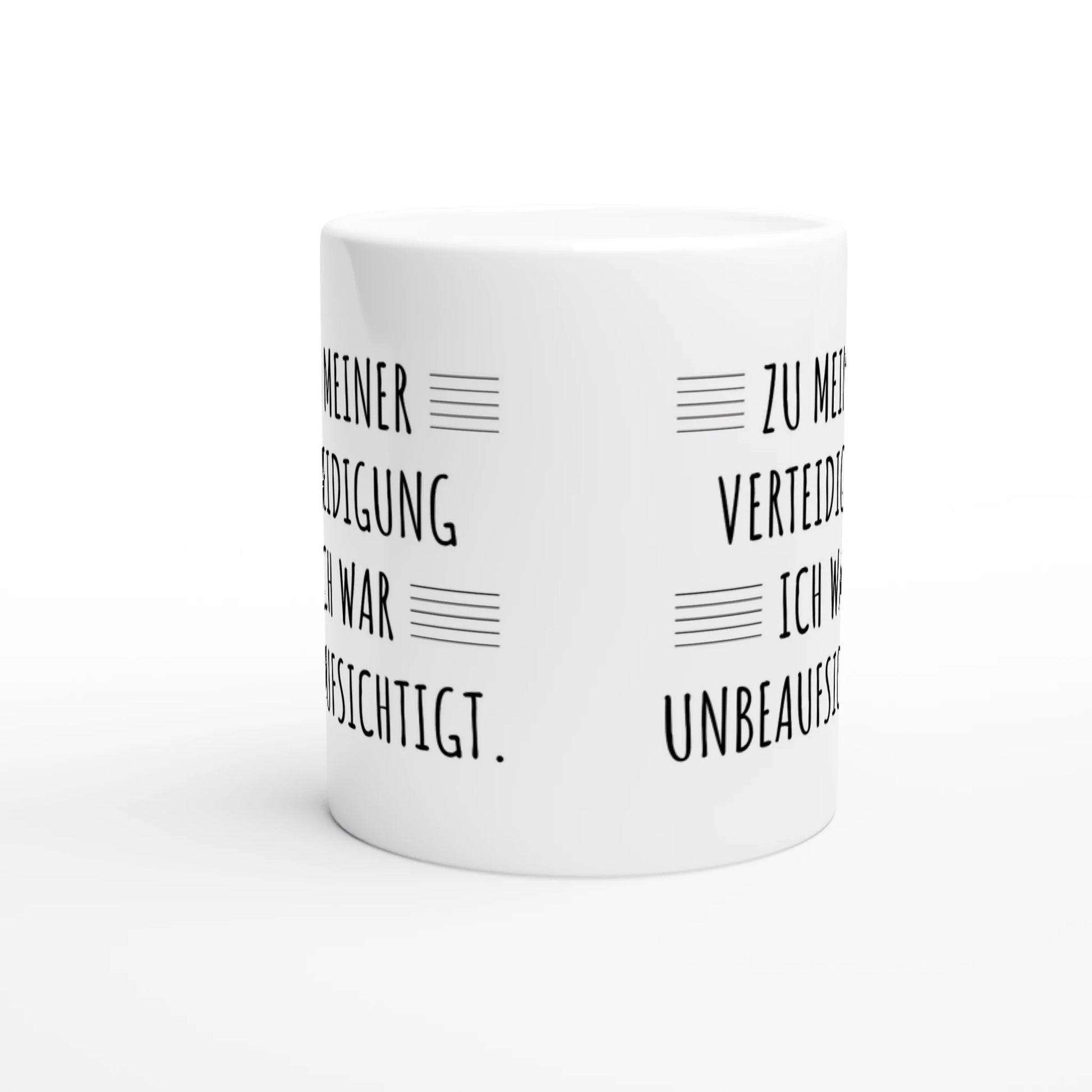 Weiße Keramiktasse mit Aufdruck "Zu meiner Verteidigung: Ich war unbeaufsichtigt" – Rundumsicht der Bürotasse von Vollzeitfrust