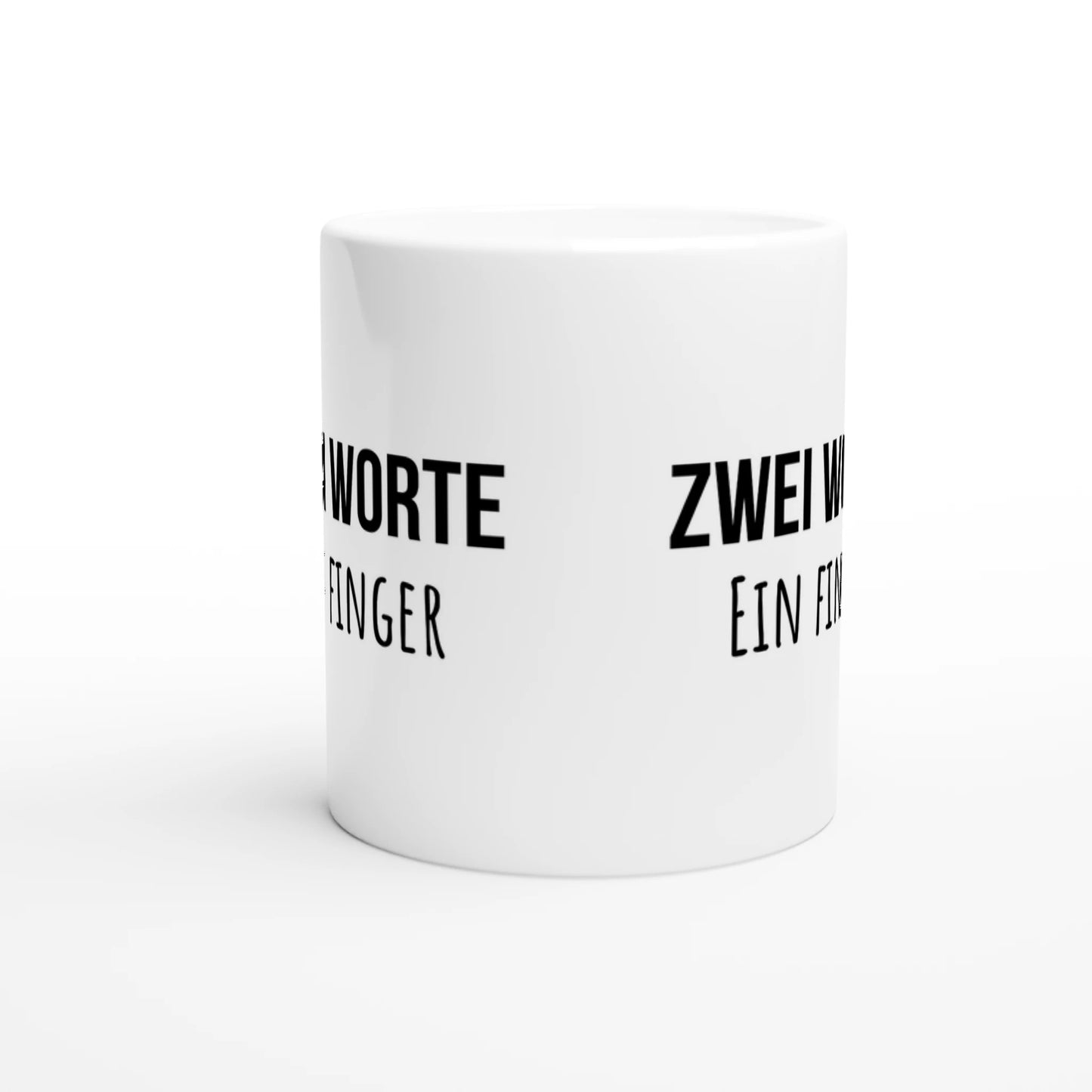 Weiße Keramiktasse mit Aufdruck "Zwei Worte" – Rundumsicht der Bürotasse von Vollzeitfrust
